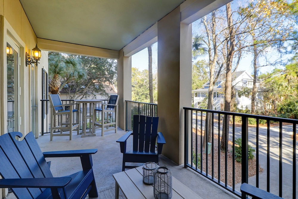 Vacation rental balcony with outdoor seating